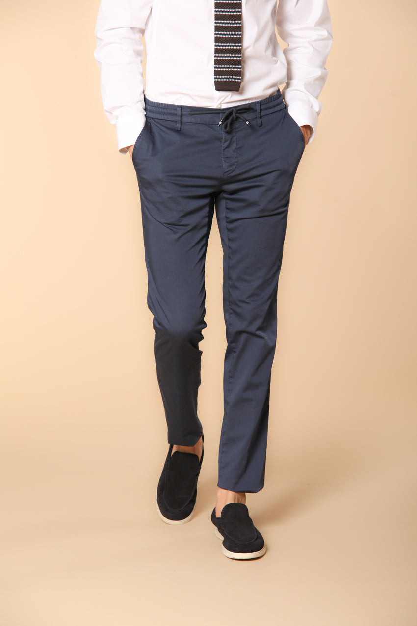 Milano Jogger Travel pantalon chino jogger homme en satin technique travel stretch Extra Slim Fit