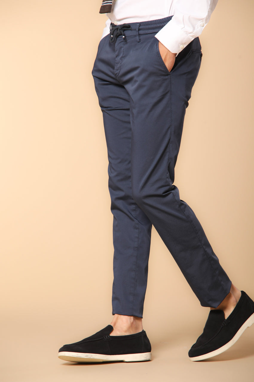 Milano Jogger Travel pantalon chino jogger homme en satin technique travel stretch Extra Slim Fit