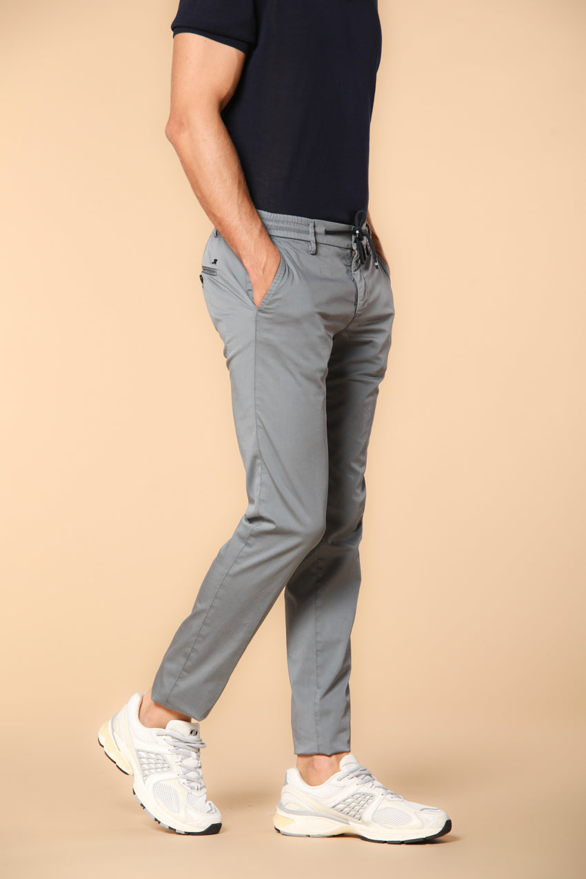 Milano Jogger Travel pantalon chino jogger homme en satin technique travel stretch Extra Slim Fit
