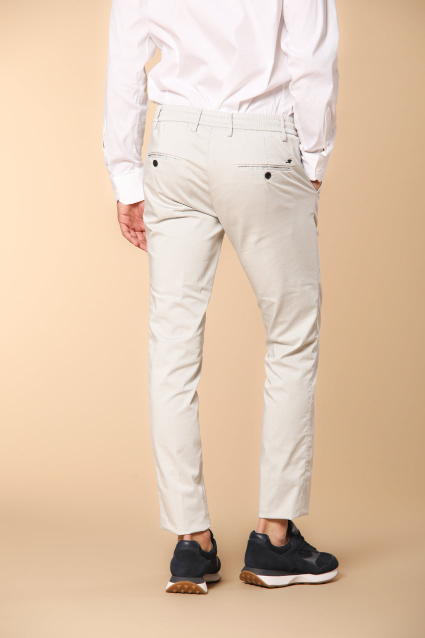 Milano Jogger Travel pantalon chino jogger homme en satin technique travel stretch Extra Slim Fit