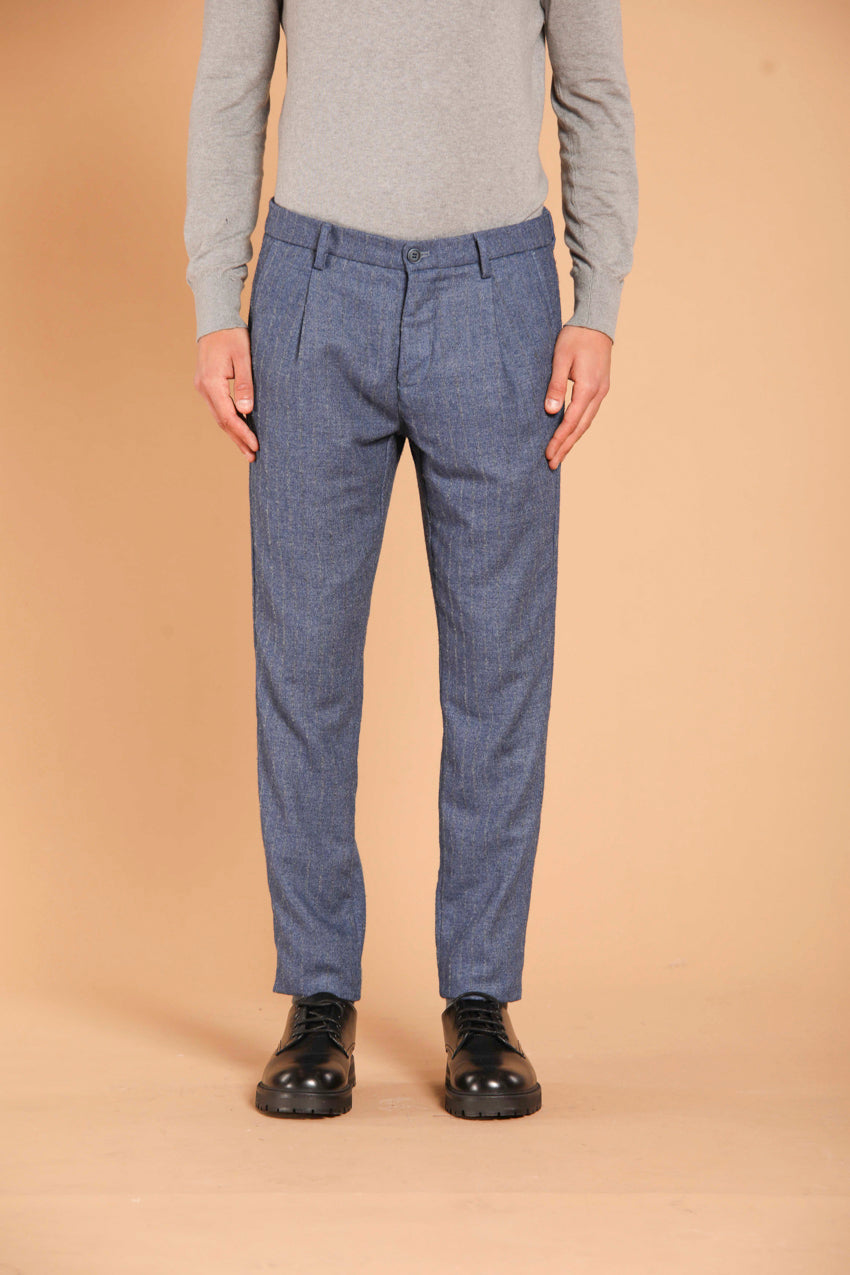 Pantalon coupe carotte homme sale