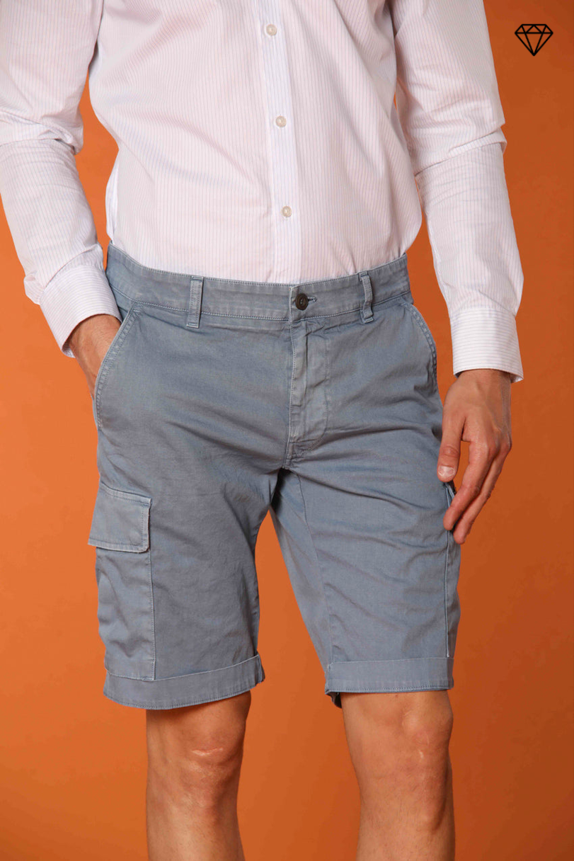 Immagine 1 di Chile bermuda cargo uomo in raso stretch slim fit colore celeste scuro di Mason's