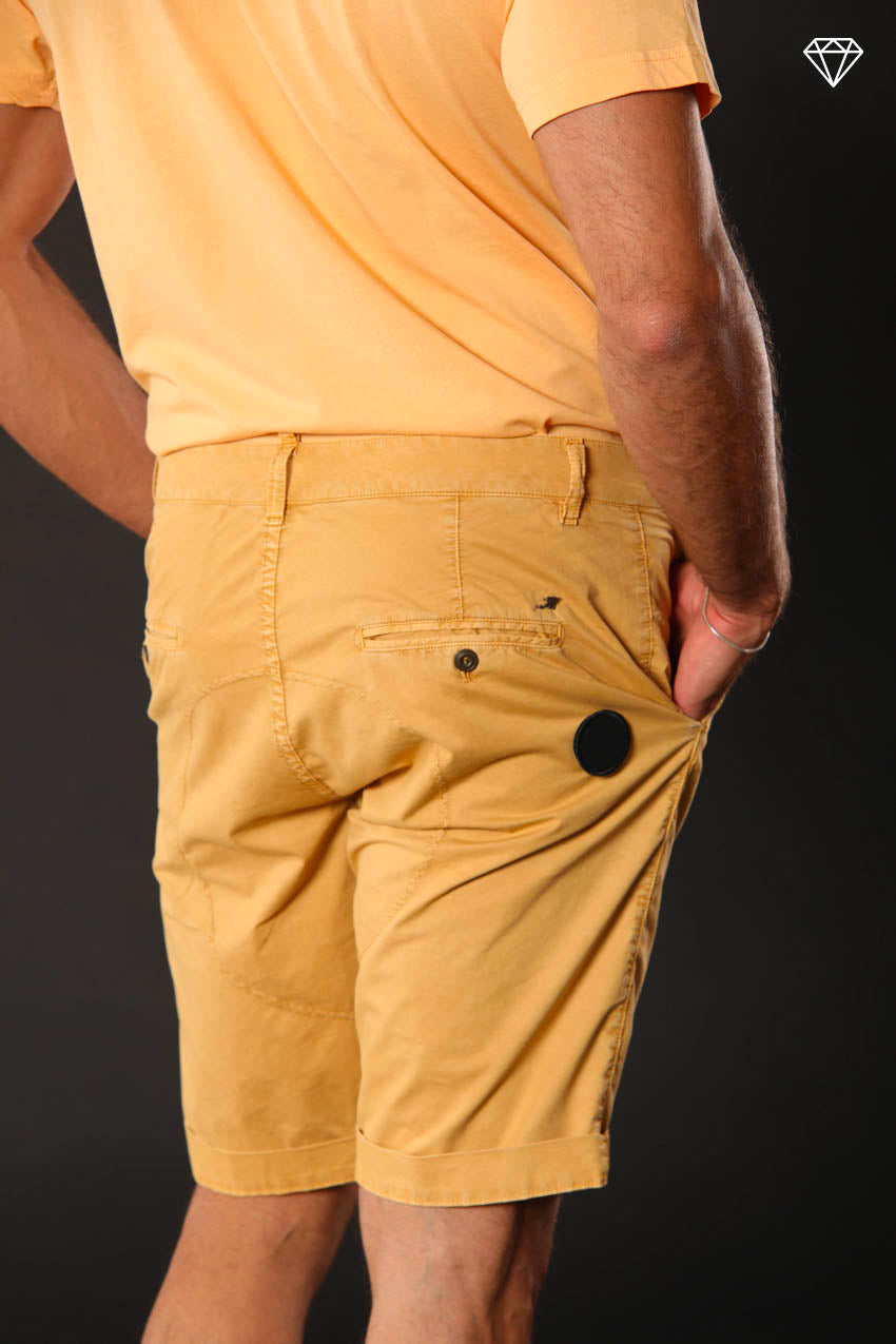 John Coolkhinos Herren Bermuda Chino aus Pima-Baumwolle logo edition Carrot Fit ①