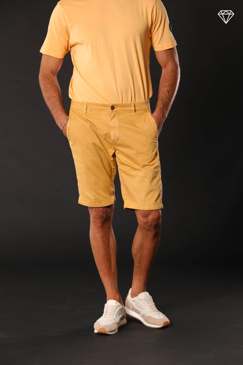 John Coolkhinos Herren Bermuda Chino aus Pima-Baumwolle logo edition Carrot Fit ①