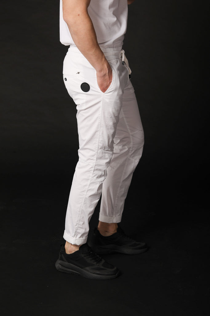 Image 5 de pantalon chino pour homme modèle John, coupe carotte de Mason's
