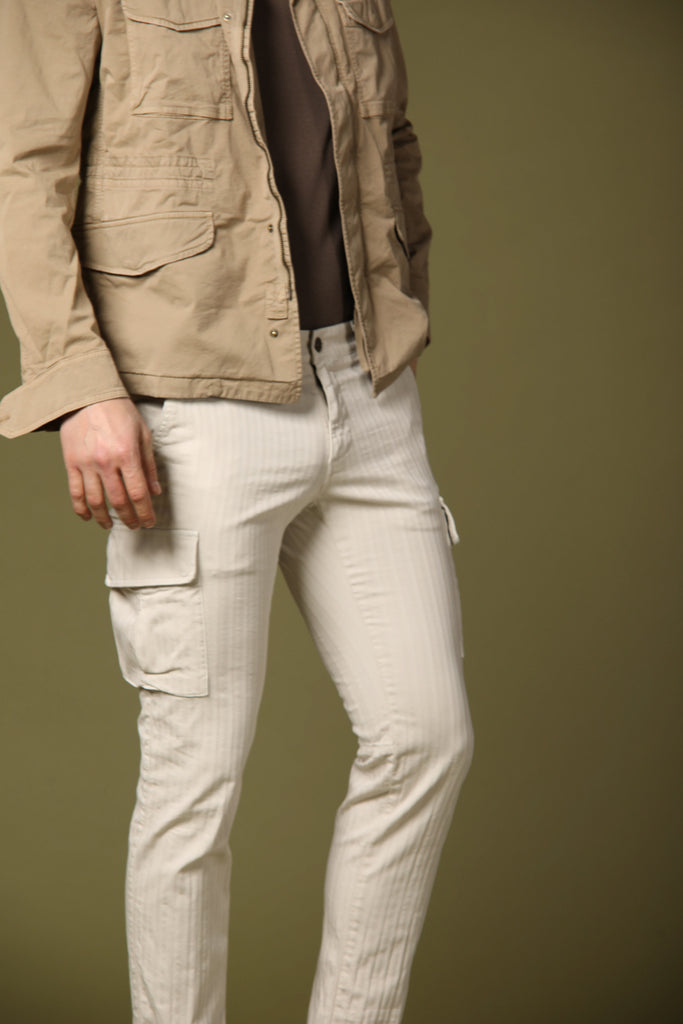 Image 5 de pantalon cargo pour homme modèle Chile en couleur stuc, coupe extra slim de Mason's