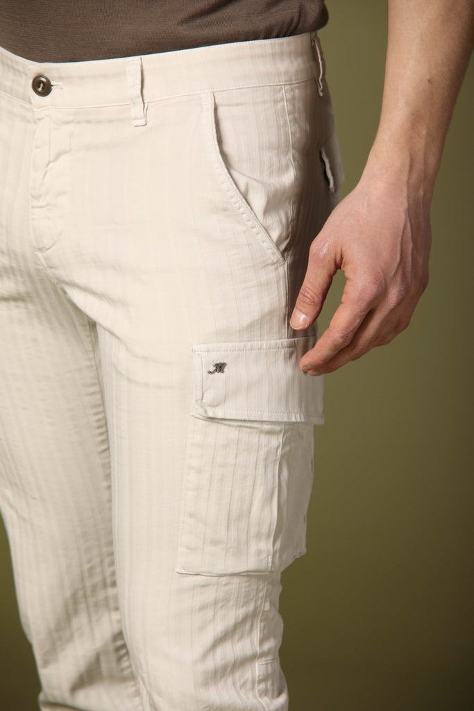 Image 4 de pantalon cargo pour homme modèle Chile en couleur stuc, coupe extra slim de Mason's