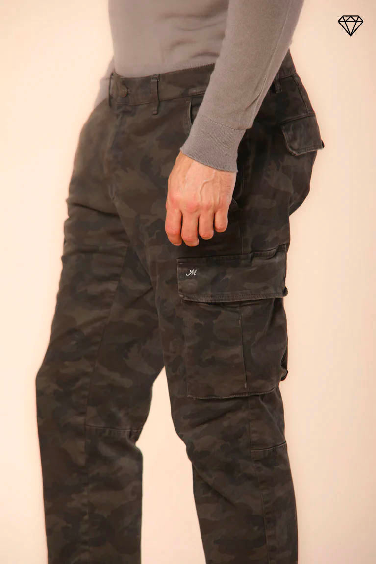 Chile Herren Cargohose aus Satin in Camouflage-Muster extra slim Fit ①