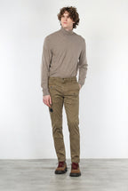 George Coolpocket pantalon cargo homme en gabardine carrot fit ①
