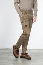 George Coolpocket pantalon cargo homme en gabardine carrot fit ①
