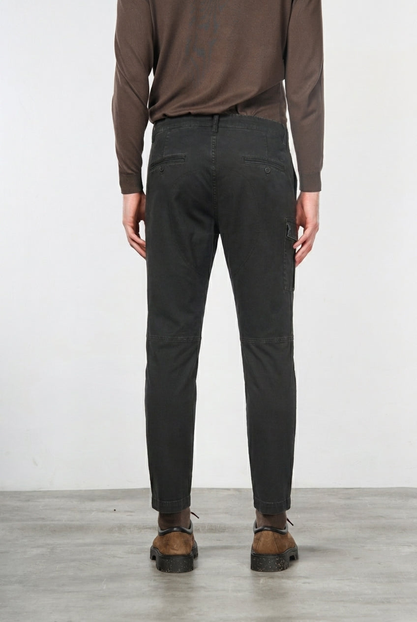 George Coolpocket pantalon cargo homme en gabardine carrot fit ①

