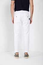 John Coolkhinos Hose Chino Mann aus Stretch-Satin Logo Edition carrot fit ①