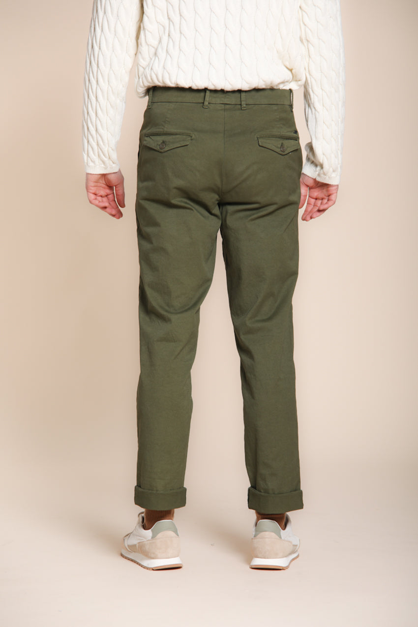 Chinos pantalone chino uomo in gabardina relaxed fit