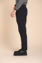 Pinces pantalone chino uomo in gabardina relaxed fit