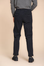 Pinces pantalone chino uomo in gabardina relaxed fit
