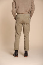 Chinos pantalone chino uomo in gabardina relaxed fit