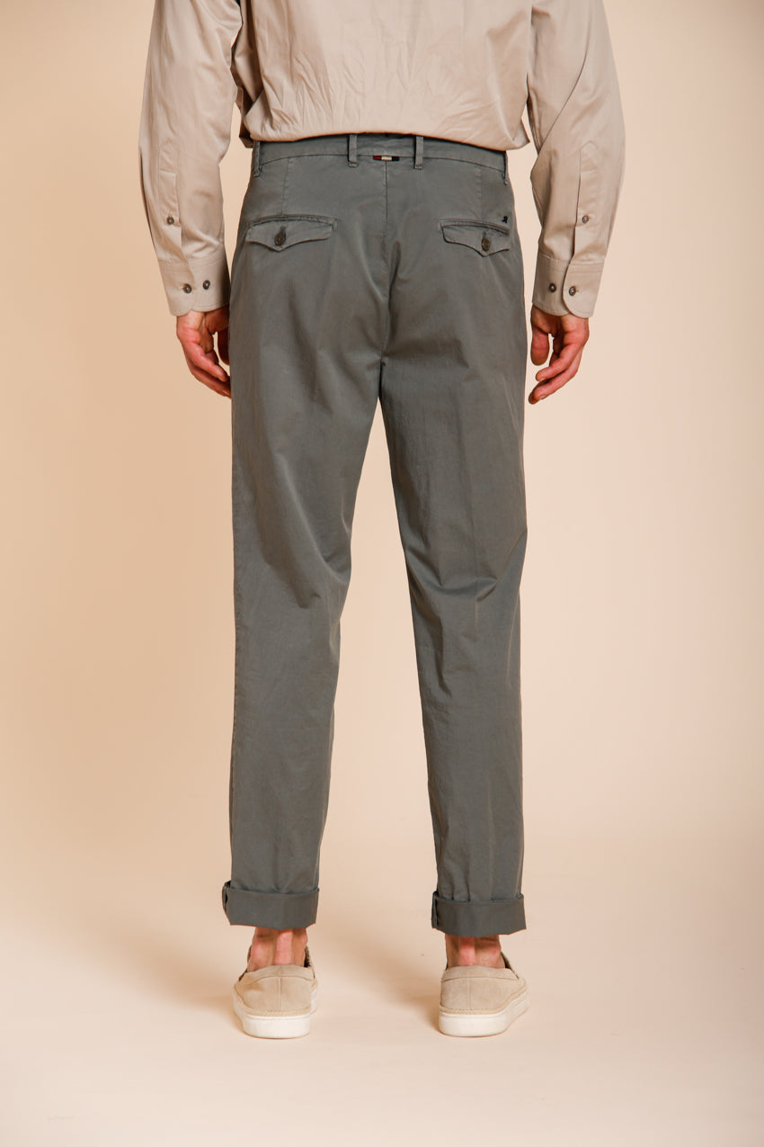 Pinces pantalone chino uomo in gabardina stretch relaxed fit