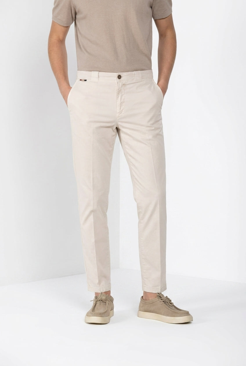 Madison M74 Hose Chino Herren aus leichtem Stretch Twill carrot fit