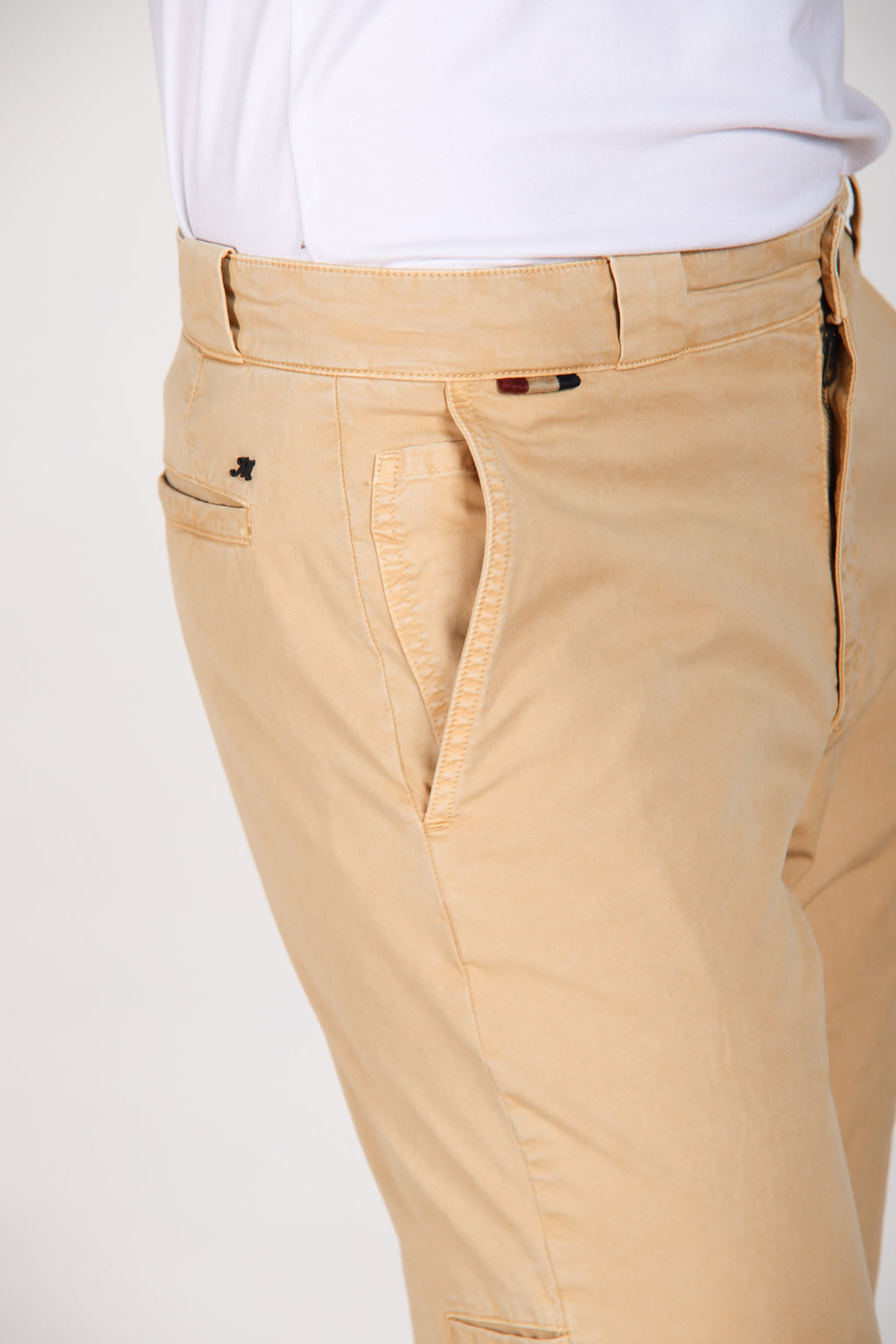 Madison M74 Hose Chino Herren aus leichtem Stretch-Twill carrot fit