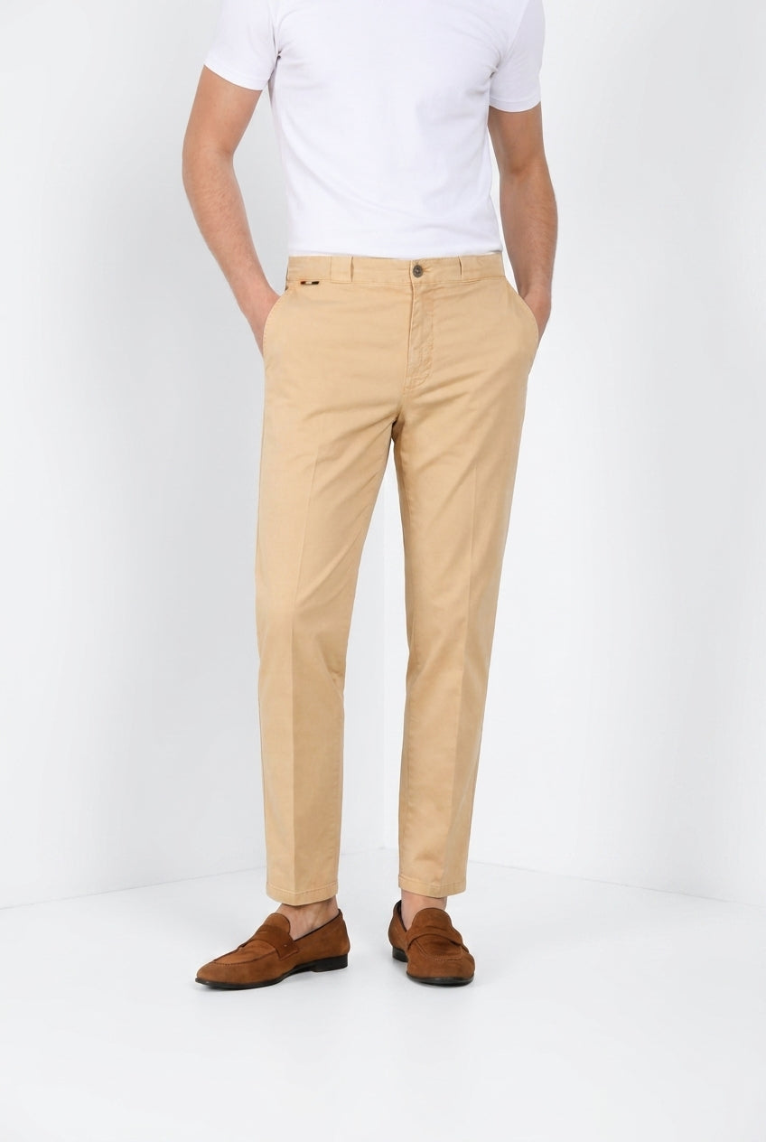 Madison M74 Hose Chino Herren aus leichtem Stretch-Twill carrot fit