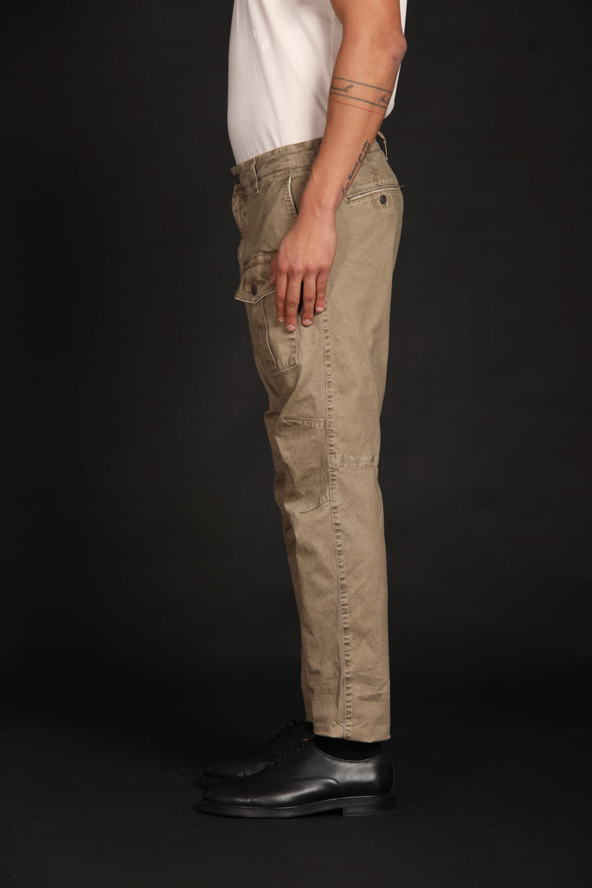 immagine 6 di pantalone cargo uomo modello George Coolpocket di colore kaki fit carrot di Mason's