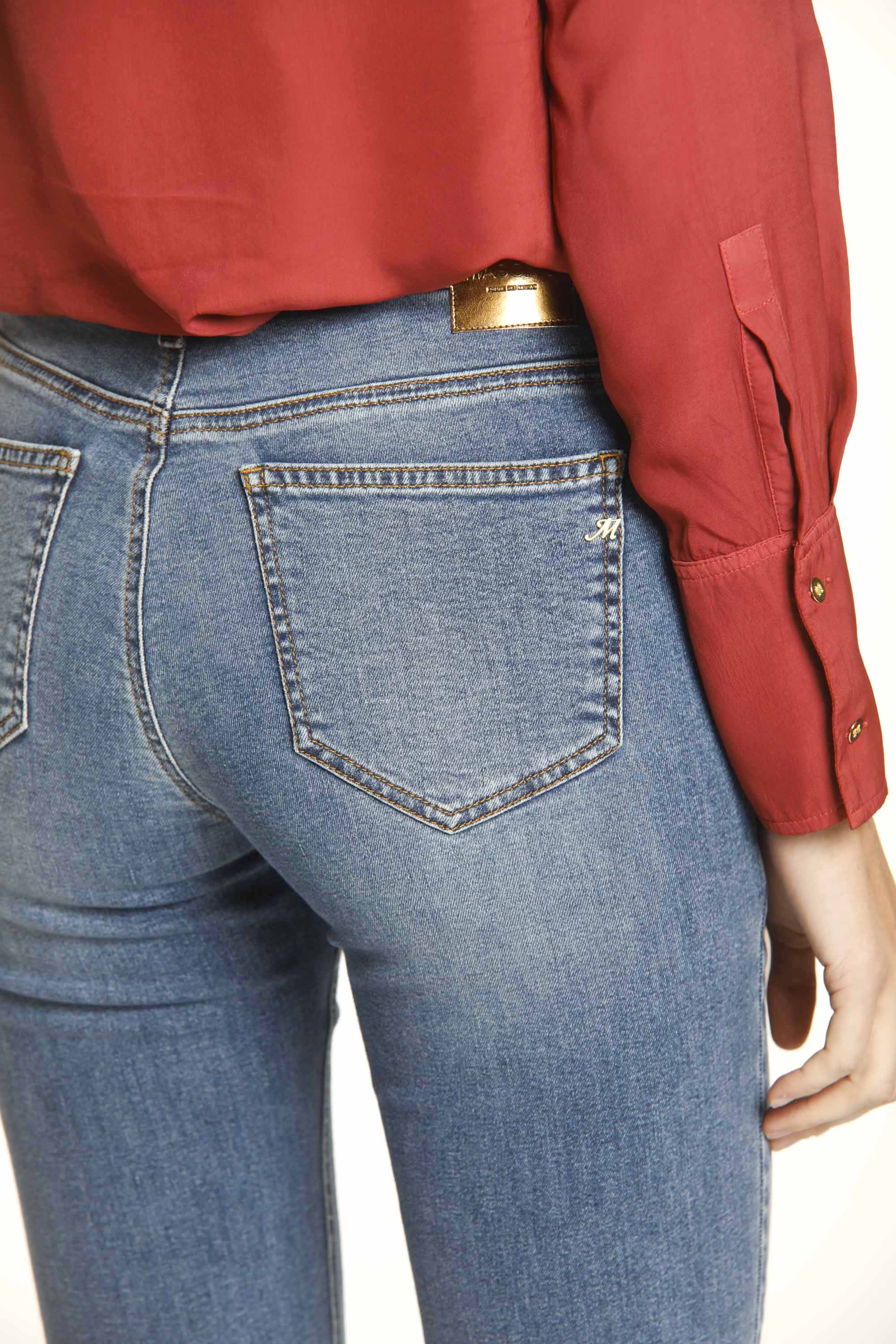 Image 4 de pantalon 5 poches pour femmes en denim bleu marine modèle Olivia par Mason's