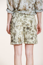 Jaqueline bermuda chino donna in gabardina stampa foglie slim fit