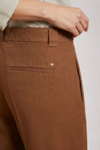 Dettaglio vita bermuda chino donna Brigitte Mason's marrone chiaro in cotone SS26