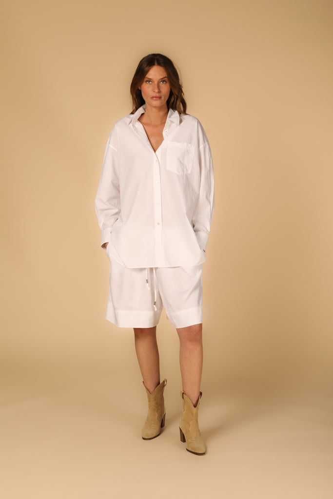 Image 2 de chemise femme modèle Lauren en blanc, coupe oversize de Mason'