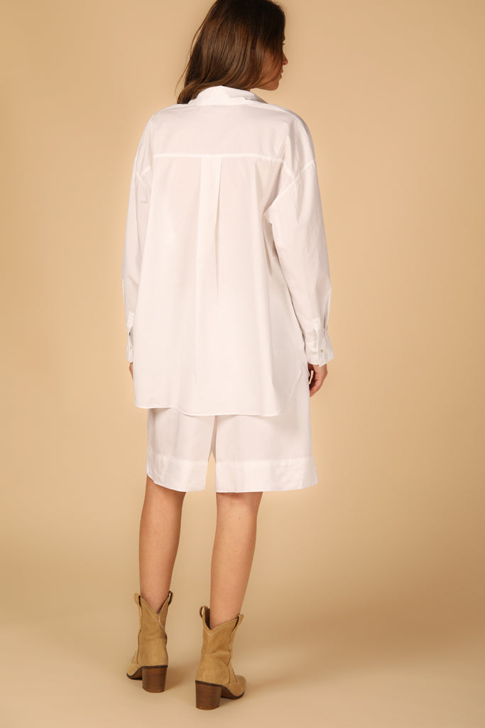 Image 4 de chemise femme modèle Lauren en blanc, coupe oversize de Mason'