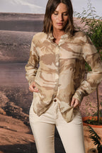 Delhi Damenbluse mit langen Ärmeln aus Musselin mit Camouflage-Druck