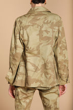 Santa Barbara Damenjacke aus Twill mit Camouflage-Beige-Druck