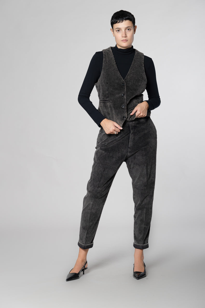 Ellen women’s gilet in wide-wale velvet