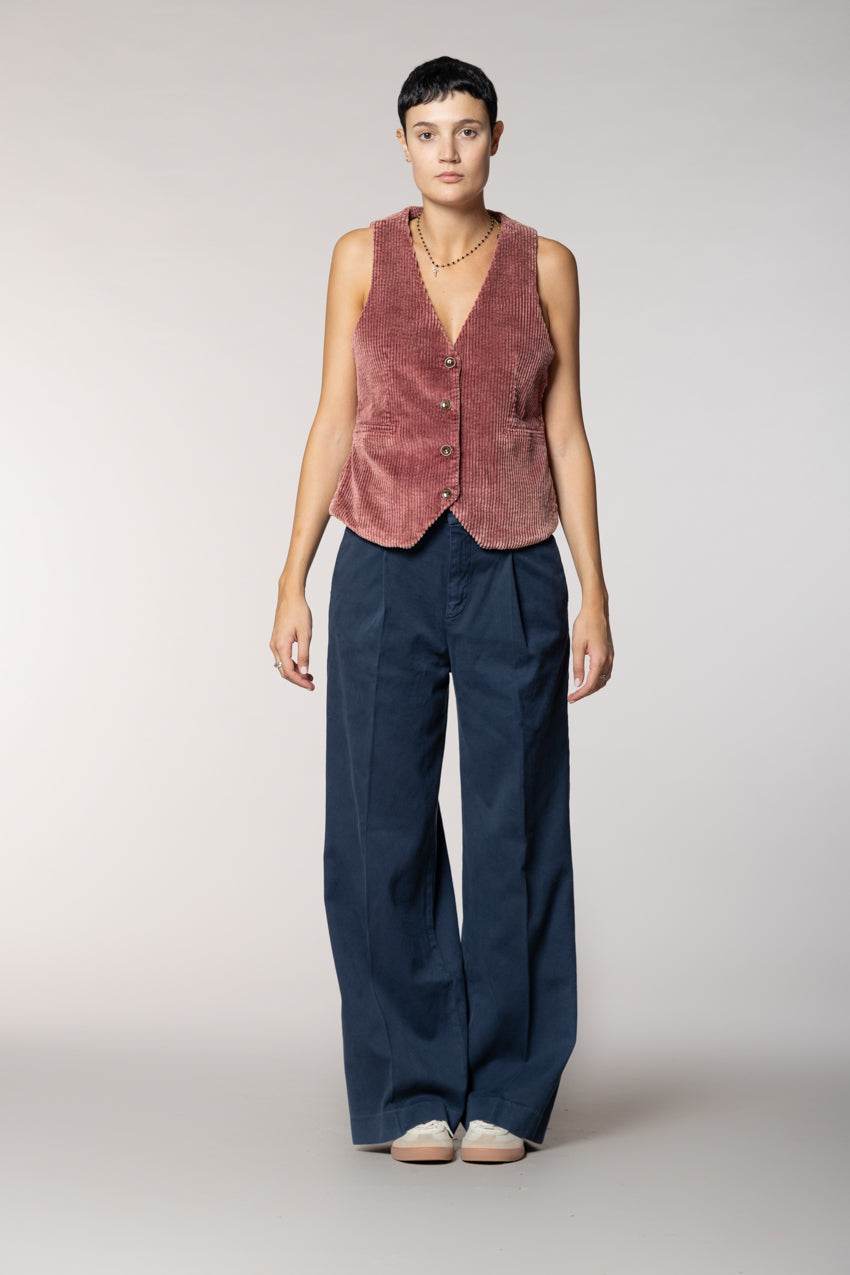 Ellen women’s gilet in wide-wale velvet