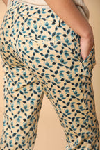 Jaqueline pantalone chino capri donna in raso cotone stretch con stampa foglie slim fit