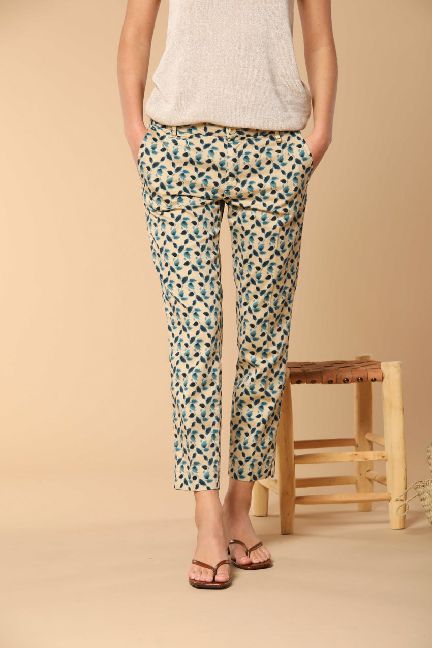 Jaqueline pantalone chino capri donna in raso cotone stretch con stampa foglie slim fit