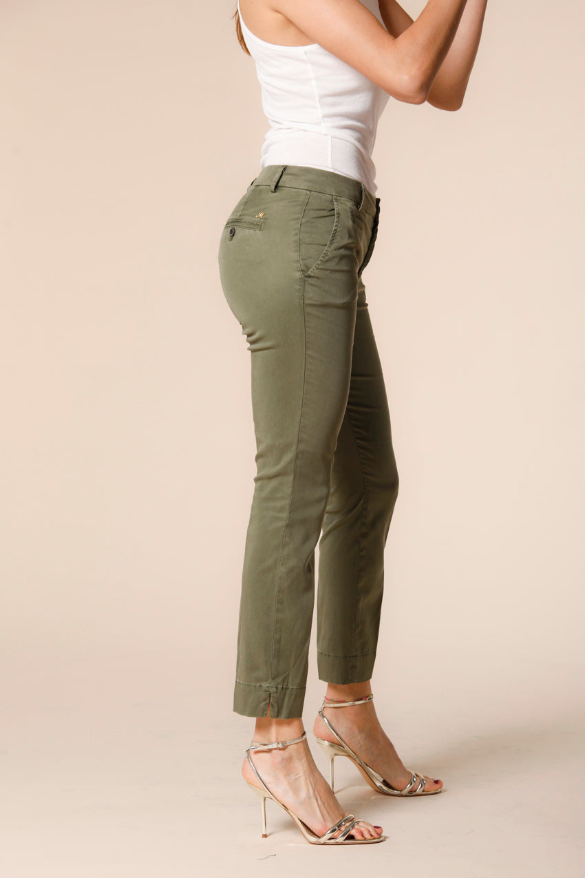 image 4 de pantalon capri en tencel chino pour femme avec broderie modèle jaqueline curvie vert curvy fit de Mason's