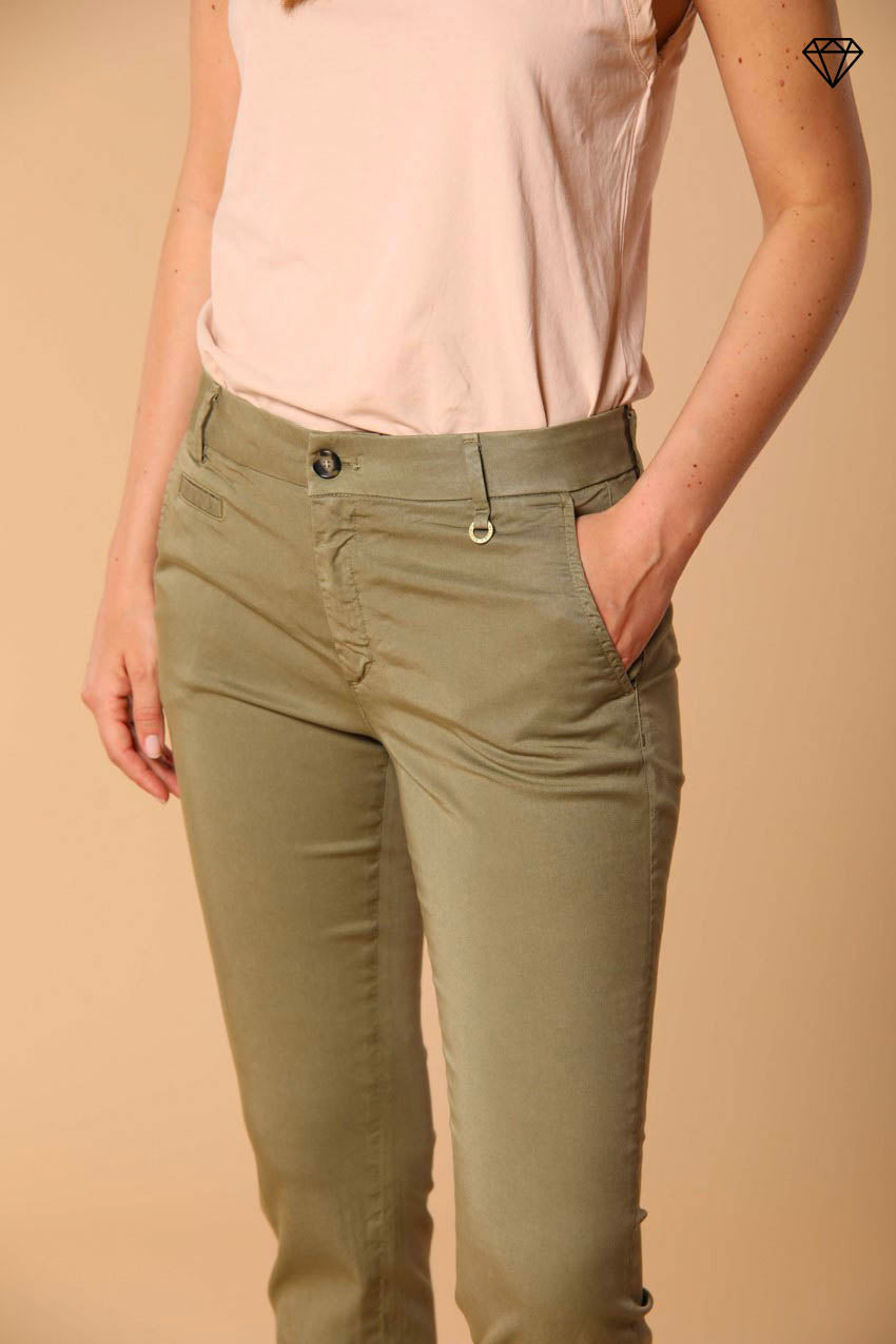 Immagine 2 di pantalone chino donna in twill modello Jaqueline Curvie curvy fit 