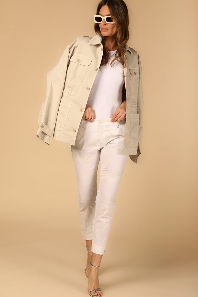 Image 2 de pantalon chino capri femme modèle Jacqueline Curvie, camouflage couleur blanc, coupe curvy de Mason's