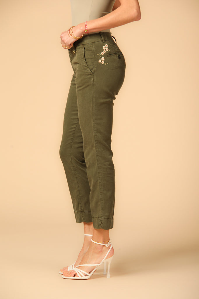 Image 2 de pantalon chino capri femme modèle Jacqueline Curvie, couleur verte, coupe curvy de Mason's