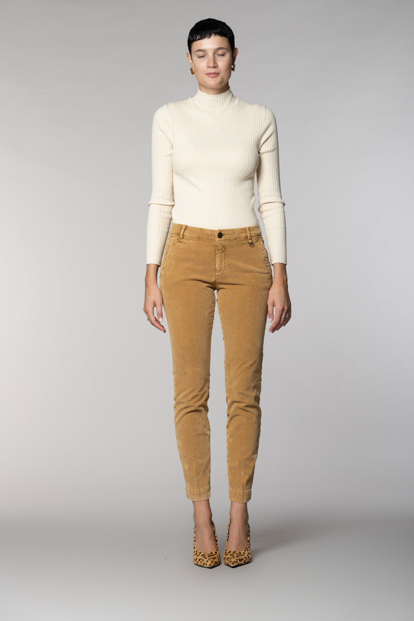 Jaqueline Archivio pantalon chino femme en velours 1000 côtes slim fit