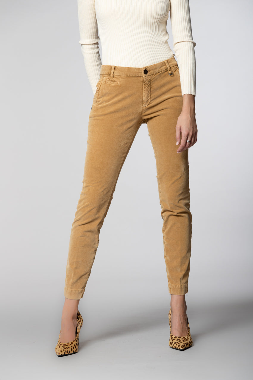 Jaqueline Archivio pantalon chino femme en velours 1000 côtes slim fit