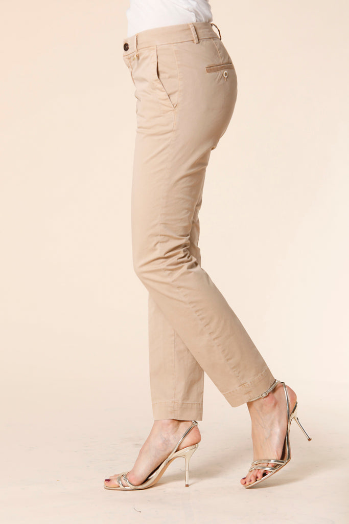 image 3 de pantalon chino femme en gabardine modèle jaqueline archivio kaki foncé curvy fit de mason's 