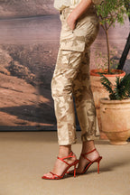 Chile City Damen Cargo-Hose aus Satin mit Camouflage-Druck Slim Fit