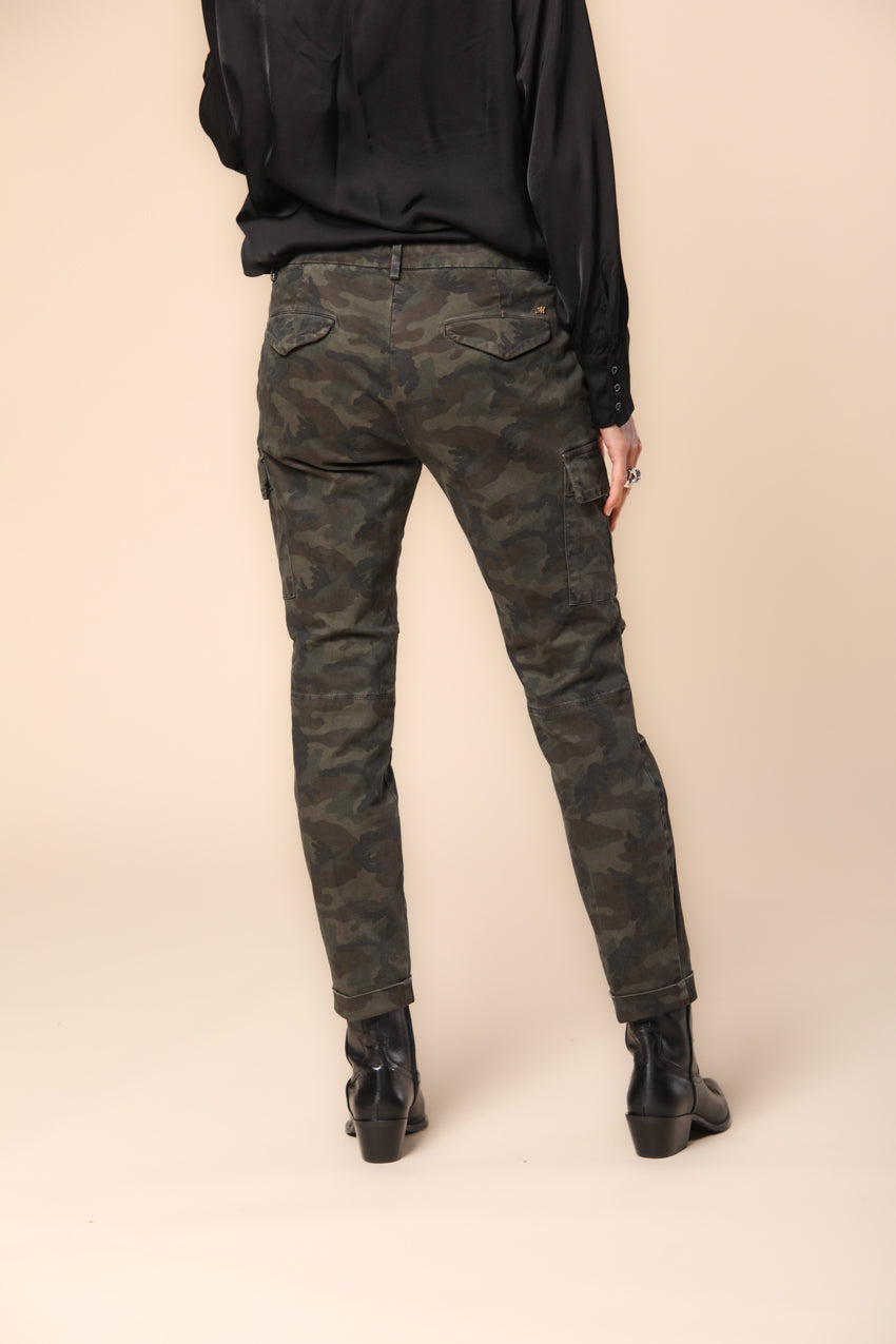 Chile City women's cargo pants in satin with camouflage print curvy fit ①