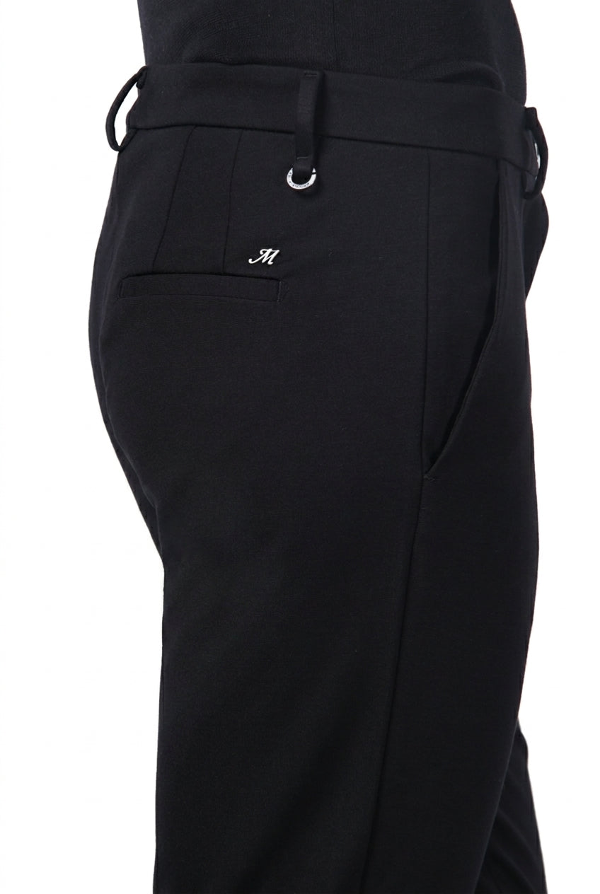 New York Carrot women’s chino pants in technical jersey with carrot fit ①