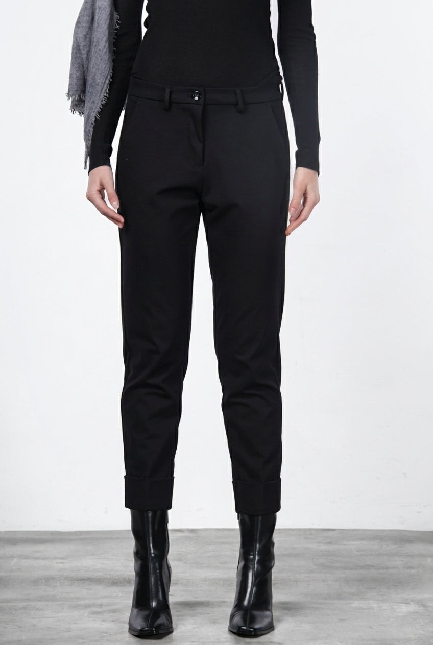 New York Carrot women’s chino pants in technical jersey with carrot fit ①