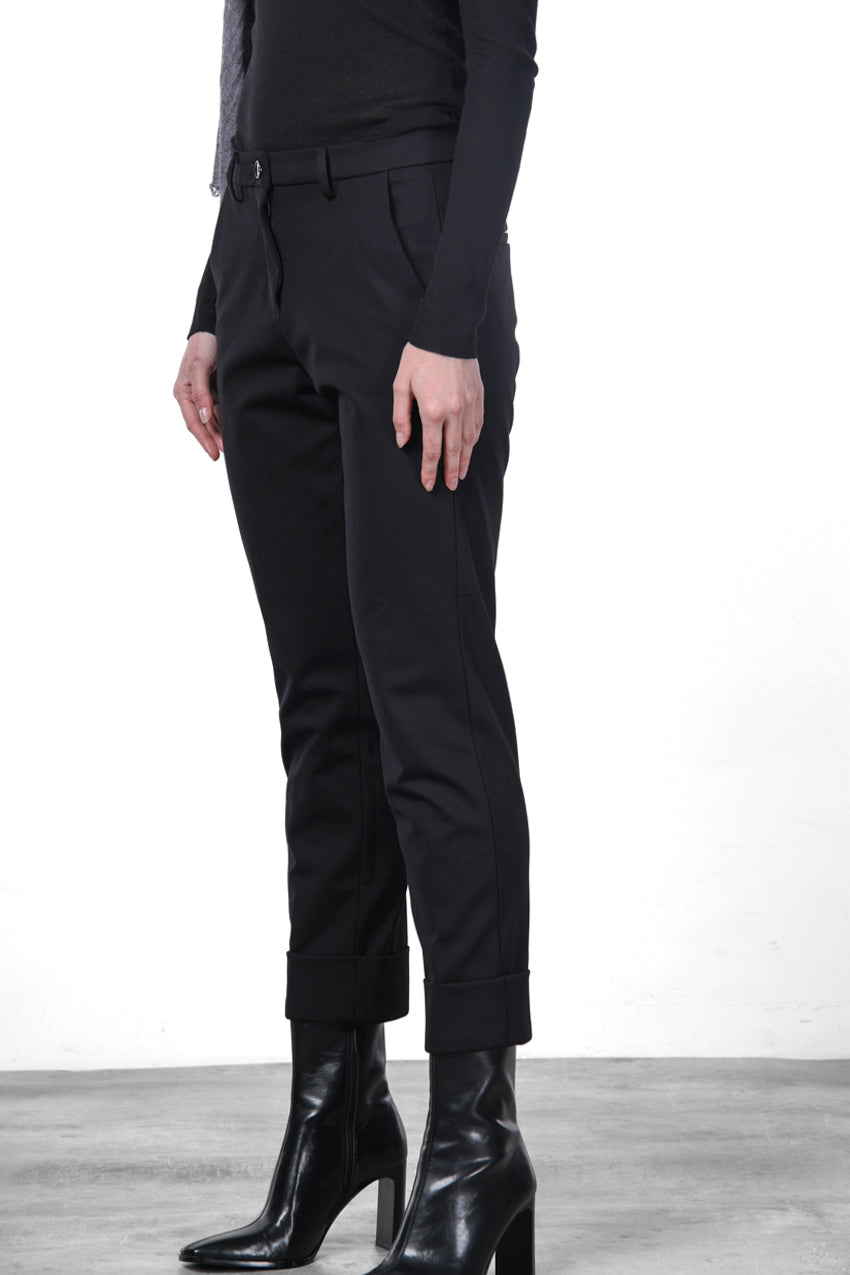 New York Carrot women’s chino pants in technical jersey with carrot fit ①