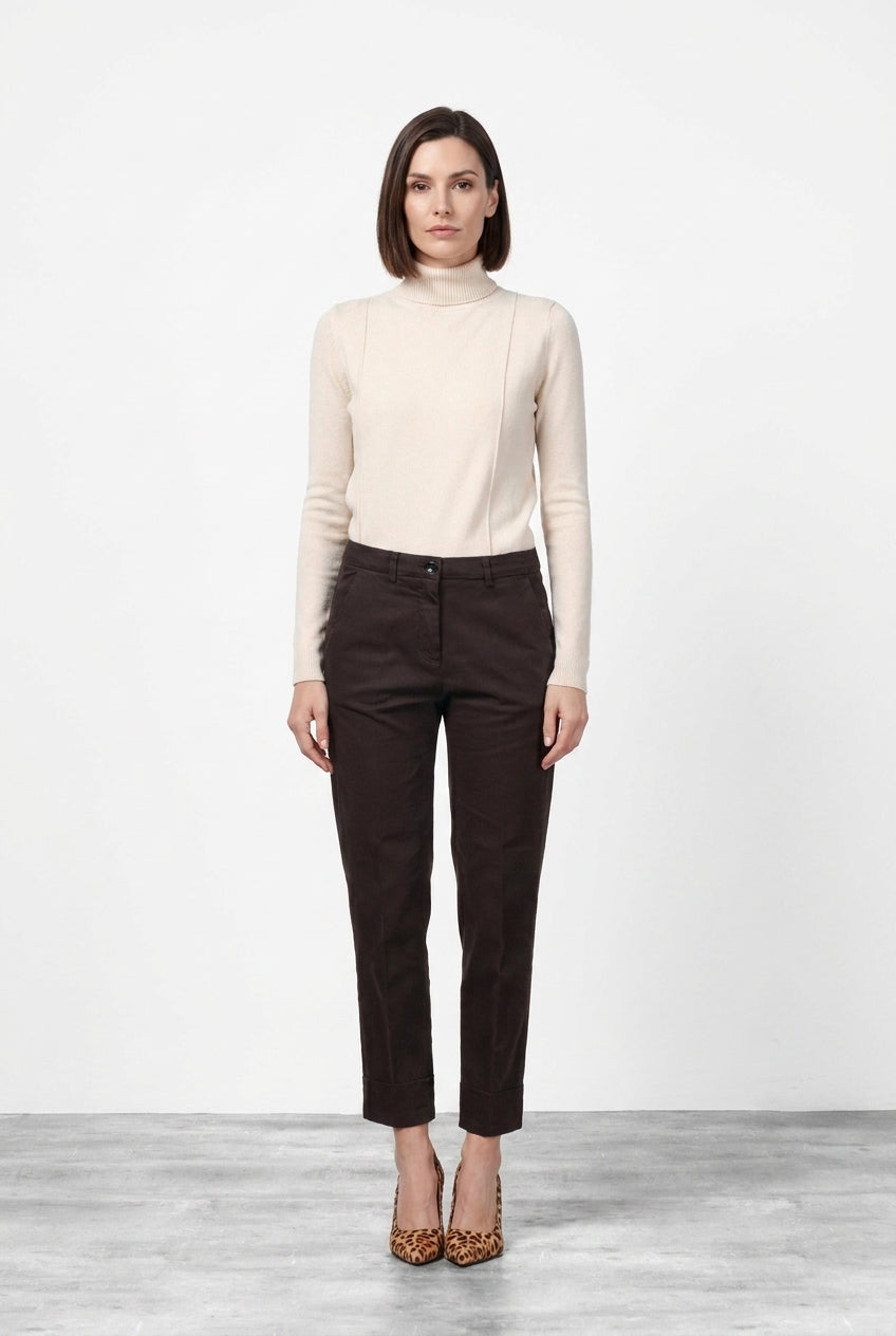Pantalon chino femme New York Carrot en satin avec carrot fit ①