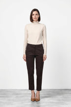 Pantalon chino femme New York Carrot en satin avec carrot fit ①